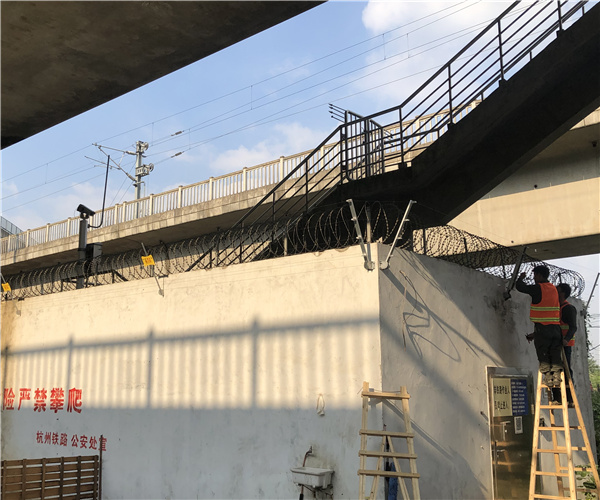 高铁基地玩球(中国案例